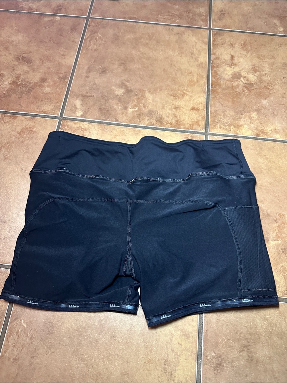 Lululemon Run Speed Squat Shorts Size 8 Twisted Stripe Fossil/ Black - Picture 4 of 6